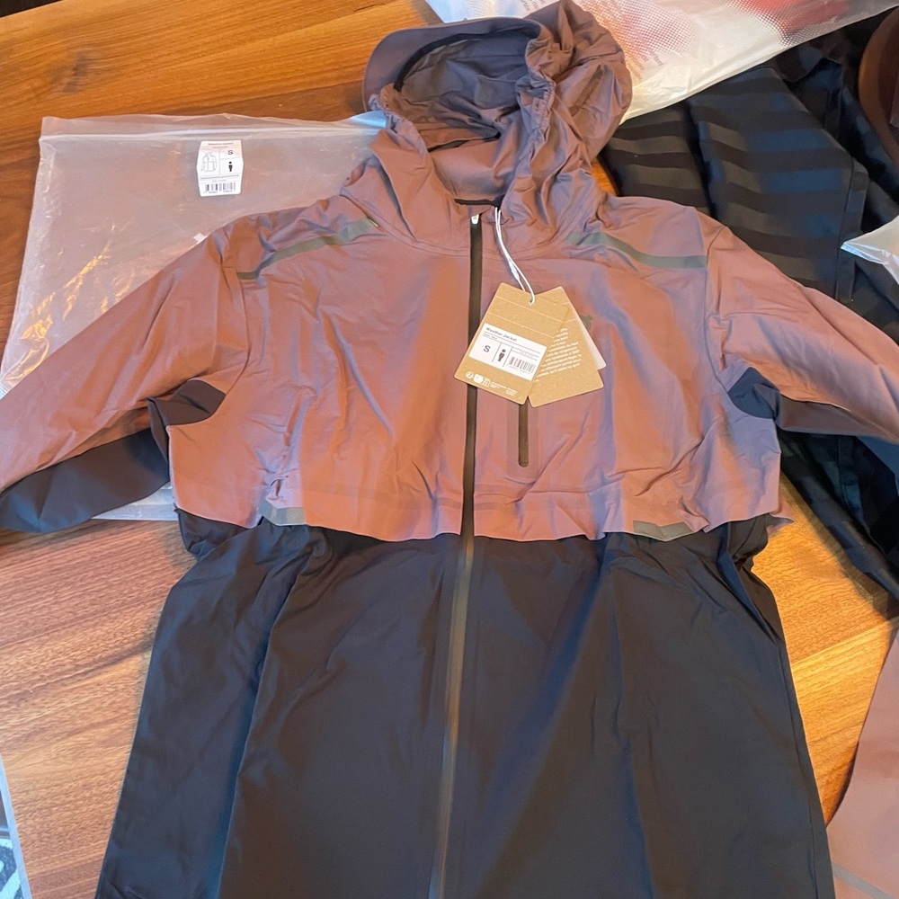 On Running weather jacket